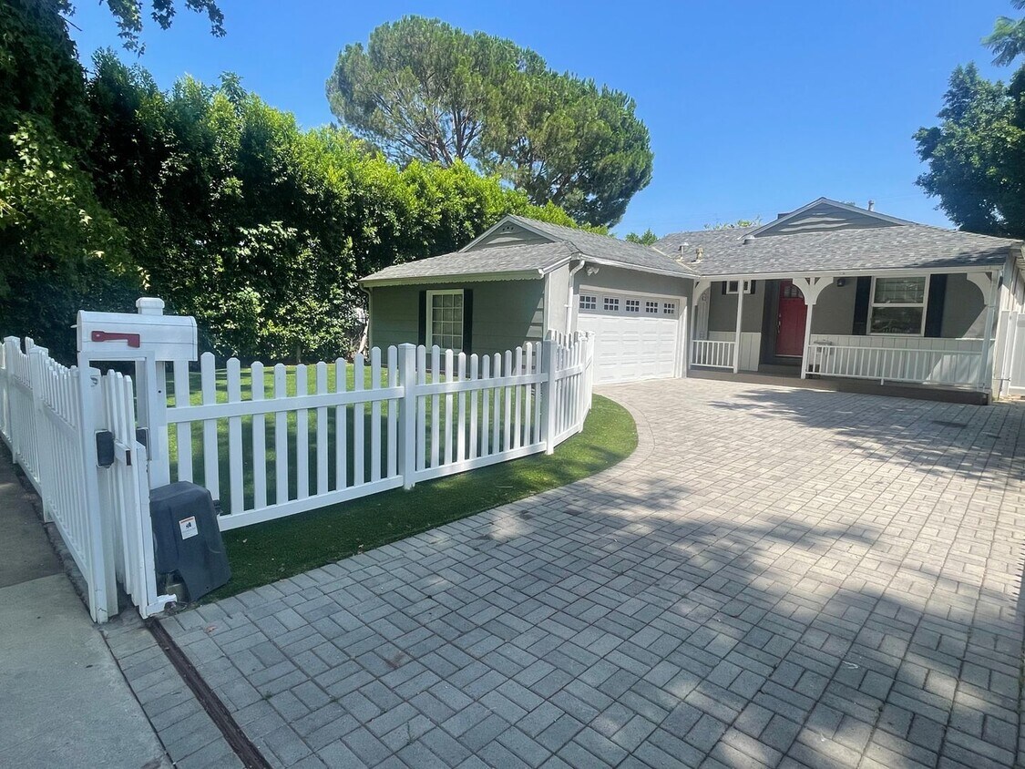 Primary Photo - Welcome to your dream home in desirable Sh...