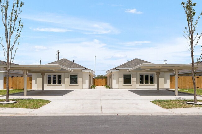 Building Photo - 6811 N 59th Ln