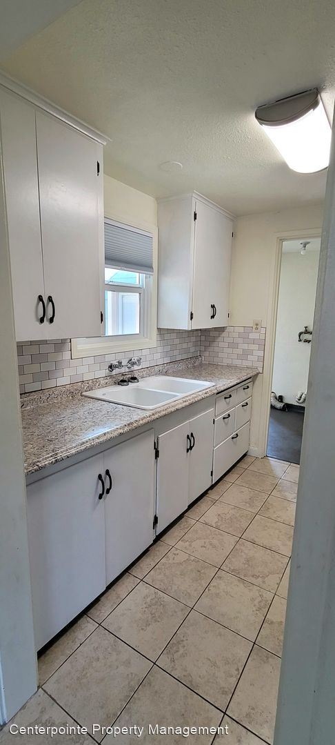 Foto del edificio - 3 br, 1 bath House - 335 NE Cummins St.