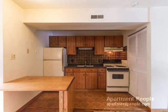 Foto del edificio - 860 W Lill Ave