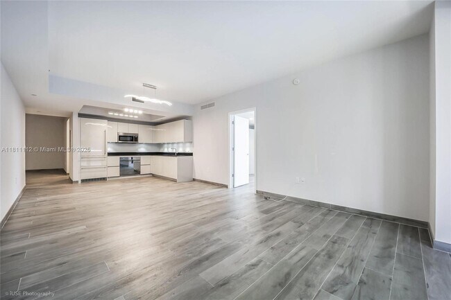 Building Photo - 1010 Brickell Ave