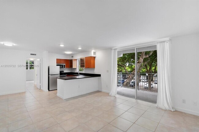 Foto del edificio - 750 NE 64th St