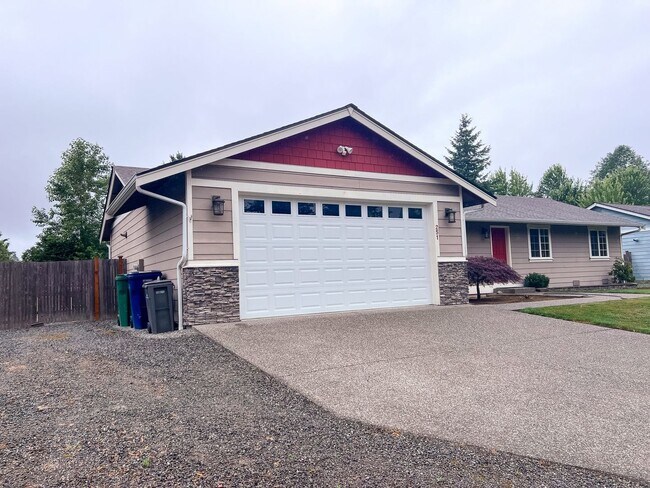 Foto del edificio - 3 Bed 2 Bath Rambler Gold Bar