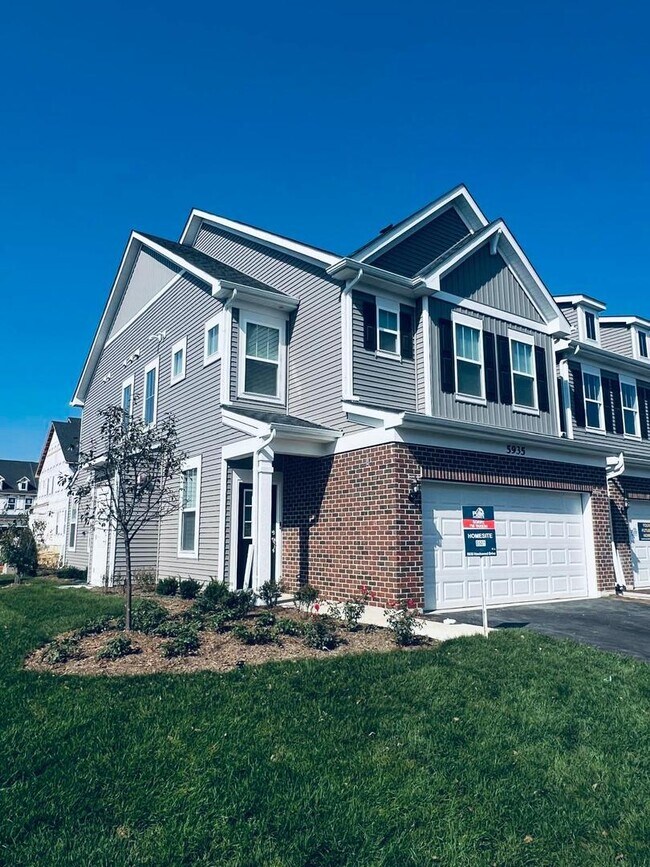 Building Photo - 5935 Hawkweed Dr