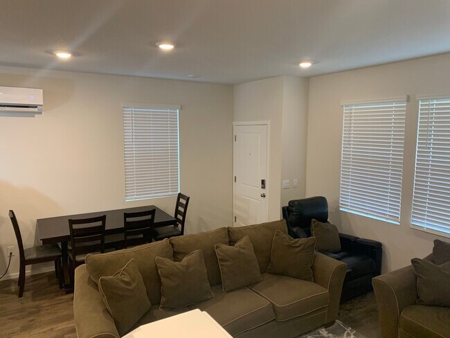 Foto del edificio - 2664 NE 116th Pl