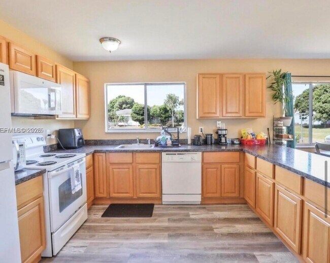 Foto del edificio - 250 SW Homeland Rd