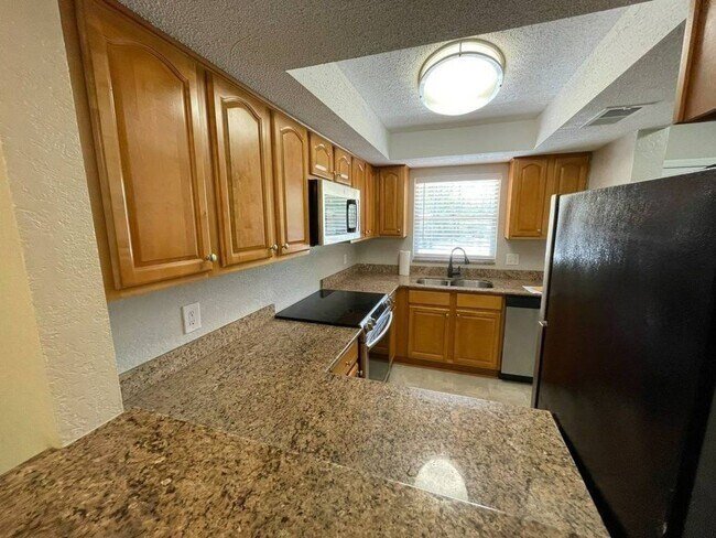 Building Photo - Your new home awaits. 2 bedroom 2 bathroom...