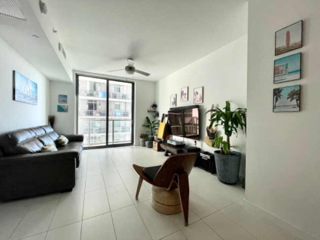 Foto del edificio - 81 SW 8th St