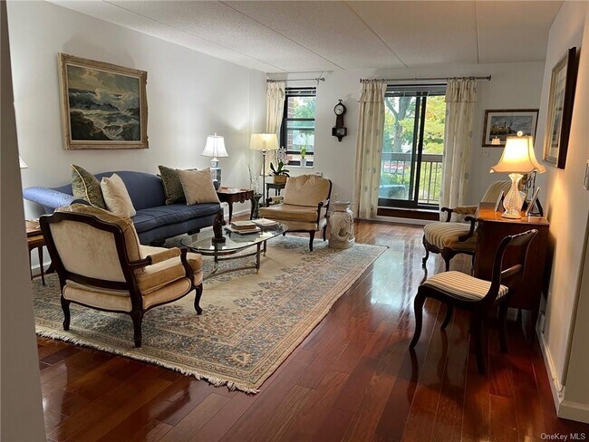 Foto del edificio - 1376 Midland Ave