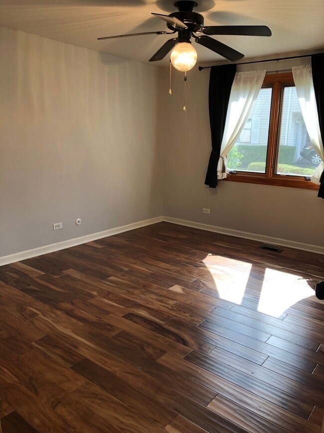 Foto del edificio - 923 Sagamore Dr