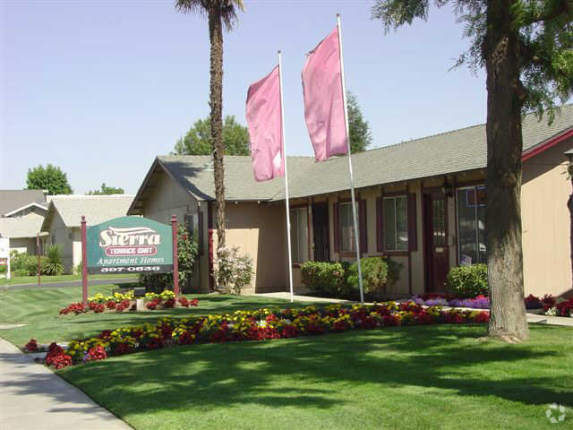 Entrada - Sierra Terrace East