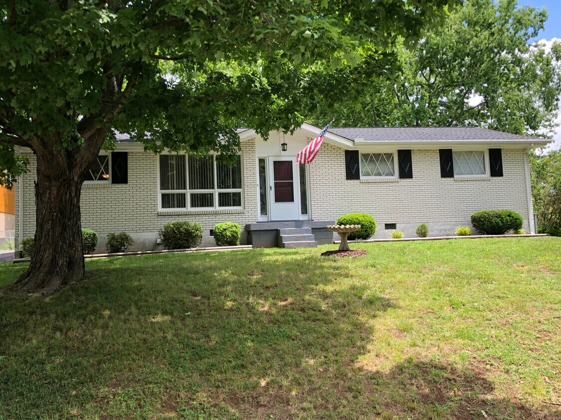 Primary Photo - 394 Annex Ave