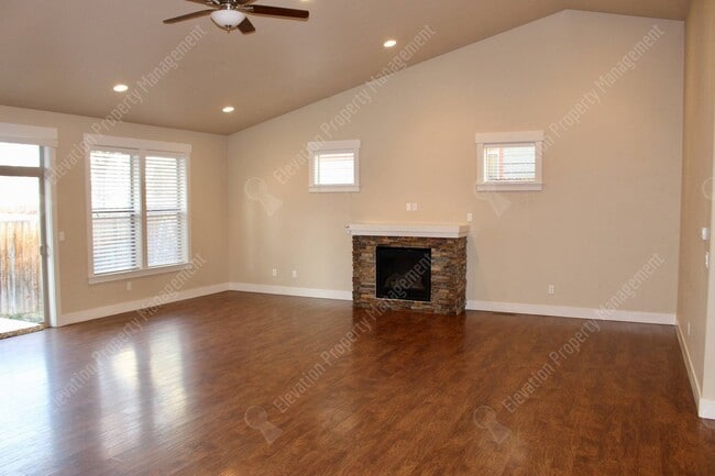 Building Photo - **COMING SOON** Modern 3 BR with open livi...