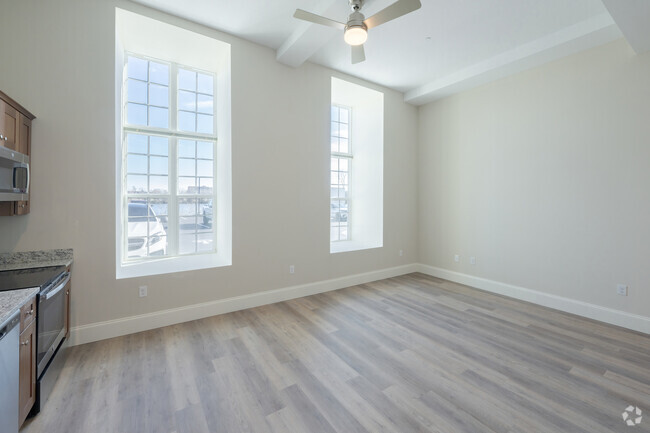 1BR, 1BA - 788SF - King Philip Lofts