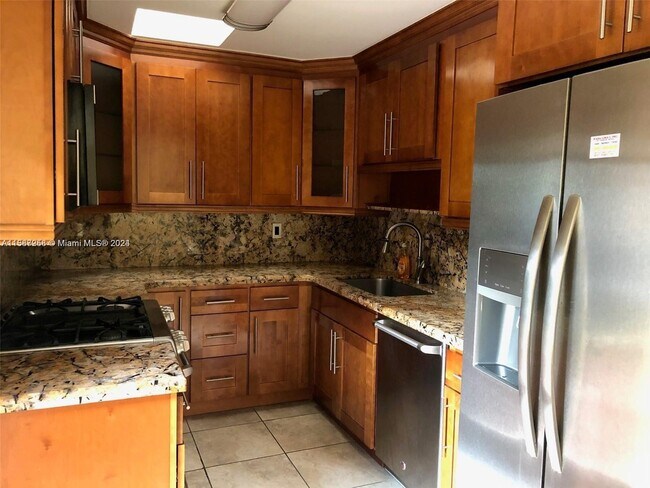 Foto del edificio - 826 Benevento Avenue Apt #824, Coral Gable...