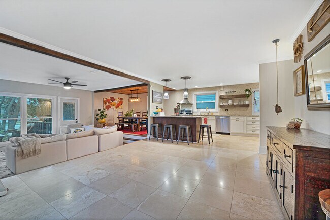 Building Photo - 11907 S 75th Ave