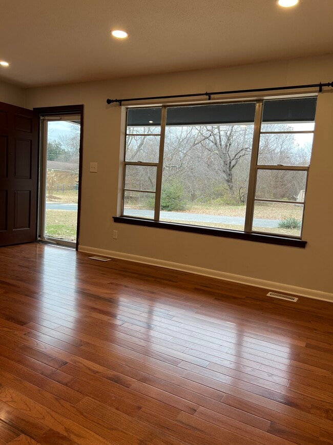 Foto del edificio - 1655 N Ramsey Ave