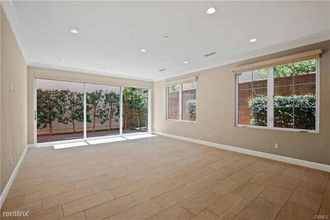 Building Photo - 3 br, 3 bath Condo - 126 Mustang