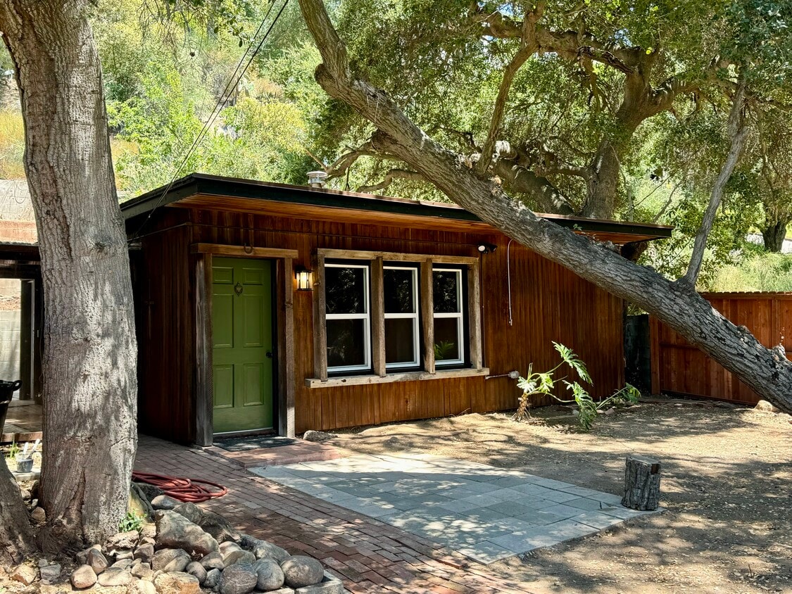 Primary Photo - 1619 Oak Dr