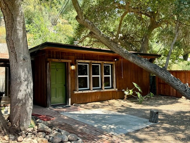 Building Photo - 1619 Oak Dr