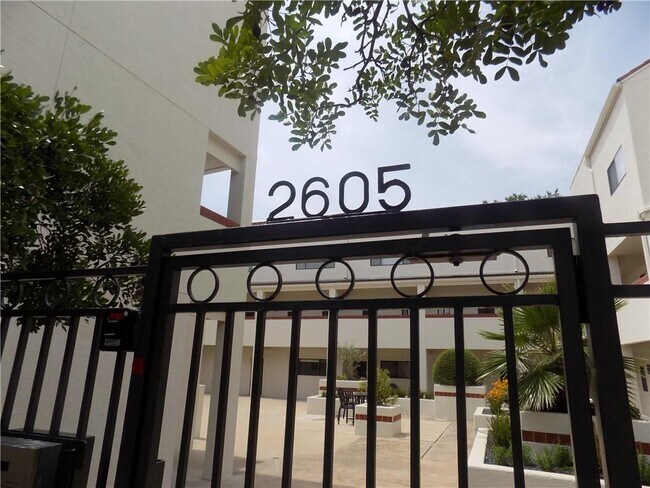 Foto del edificio - 2605 Enfield Rd