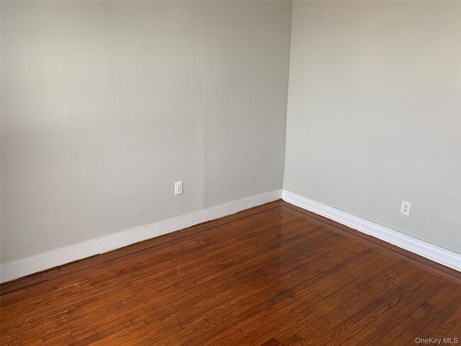 Foto del edificio - 215 E Broadway