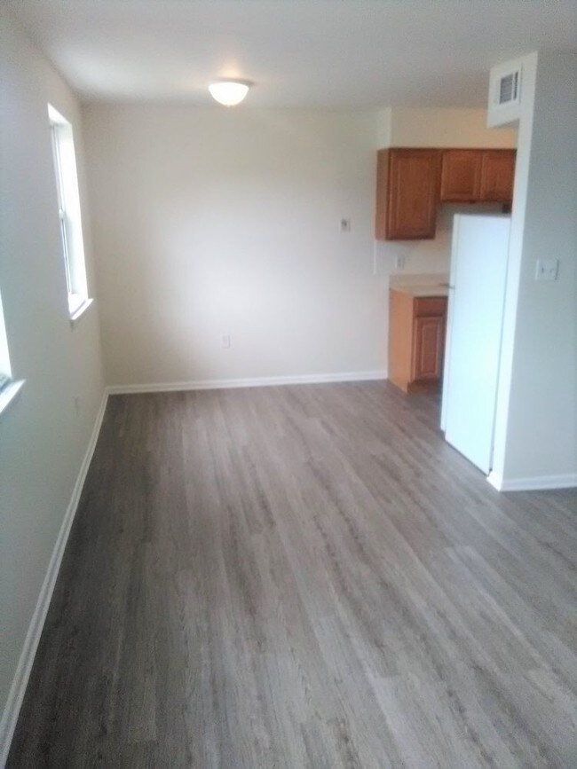 Foto del edificio - 303 E 3rd Ave