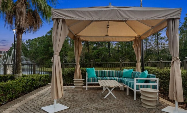 Foto del edificio - The Vale at Baymeadows
