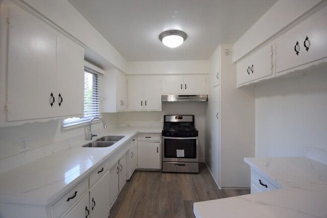 Building Photo - 4920 Laurel Canyon Blvd