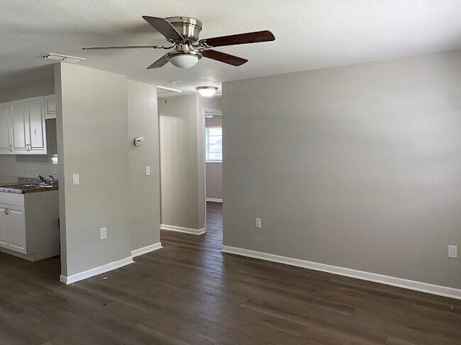 Foto del edificio - 38600 Naomi Ave.