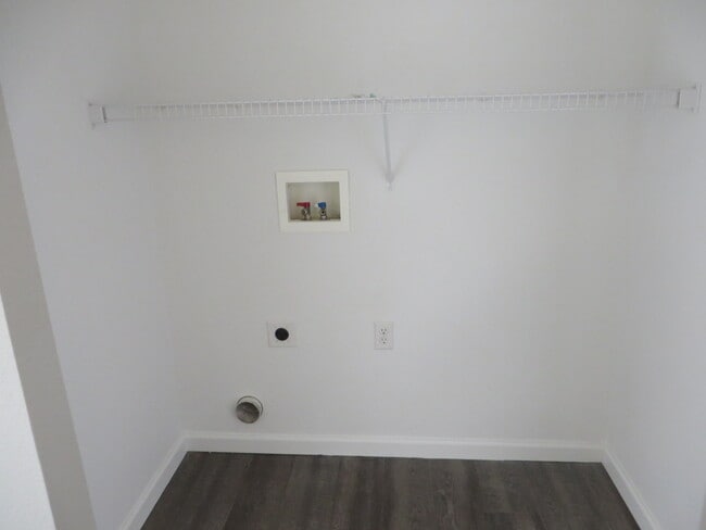Wahser dryer hookupscloset - 7440 S Blackhawk St