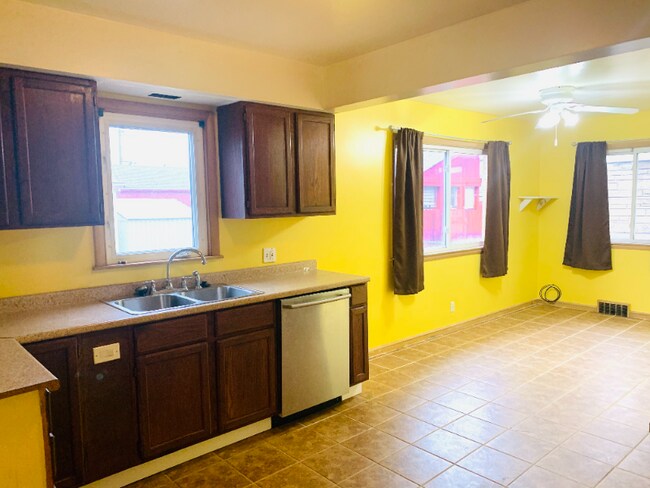 Building Photo - 6509 W Villard Ave
