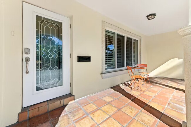 Foto del edificio - 2101 NE 25th St