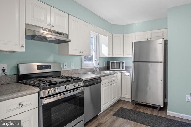 Building Photo - 143 Curtis Ave