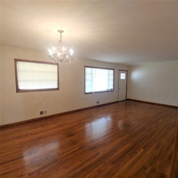 Building Photo - 3961 Lindsey Dr