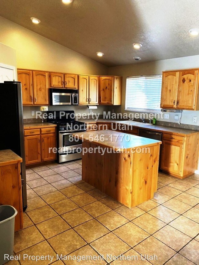Building Photo - 5 br, 3.5 bath House - 1916 S 1675 W