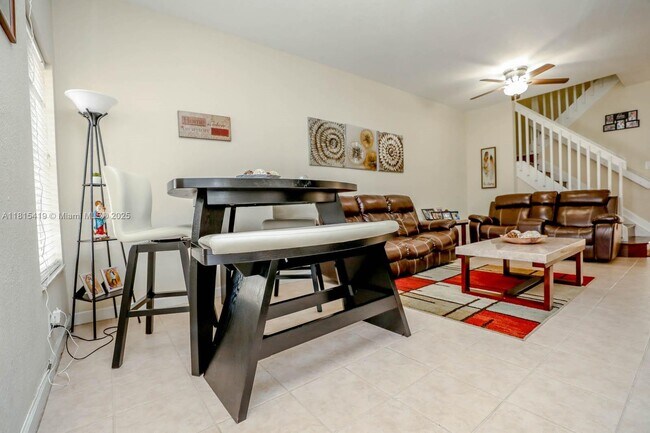 Foto del edificio - 5741 NW 112th Ct