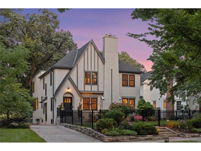 Foto del edificio - 3933 Zenith Ave S