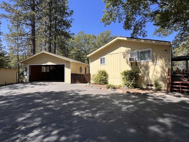 Building Photo - 17093 Cobblestone Ln