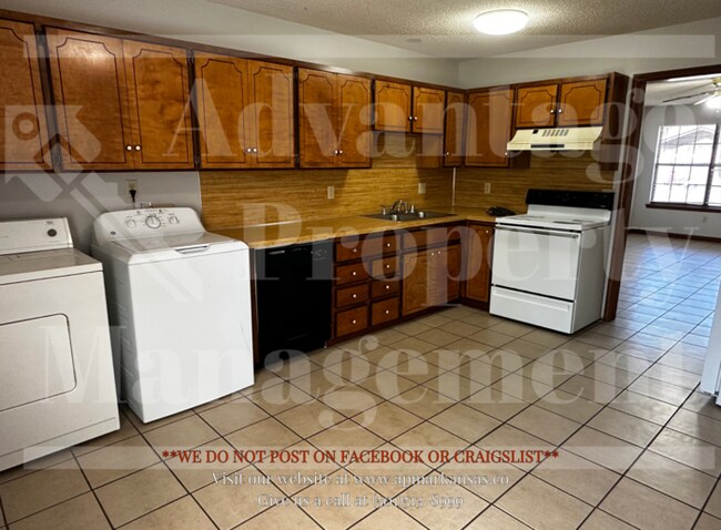 Foto del edificio - Charming 2 Bed, 1 Bath Duplex located in the heart of Conway, AR