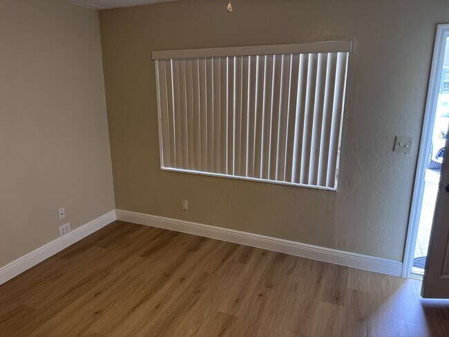 Photo - 613 E Carroll St House