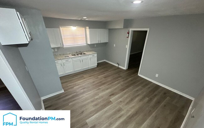 Foto del edificio - 1372 Doris Ave