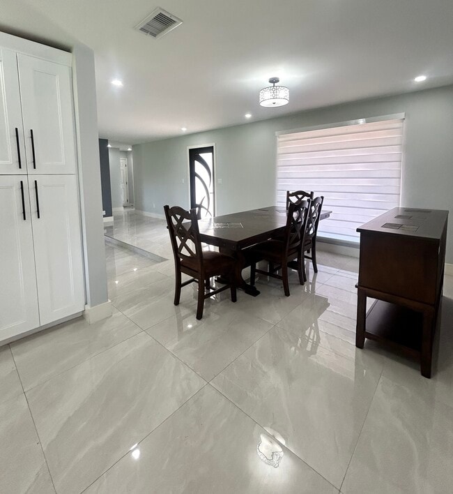 Foto del edificio - 10401 SW 93rd St