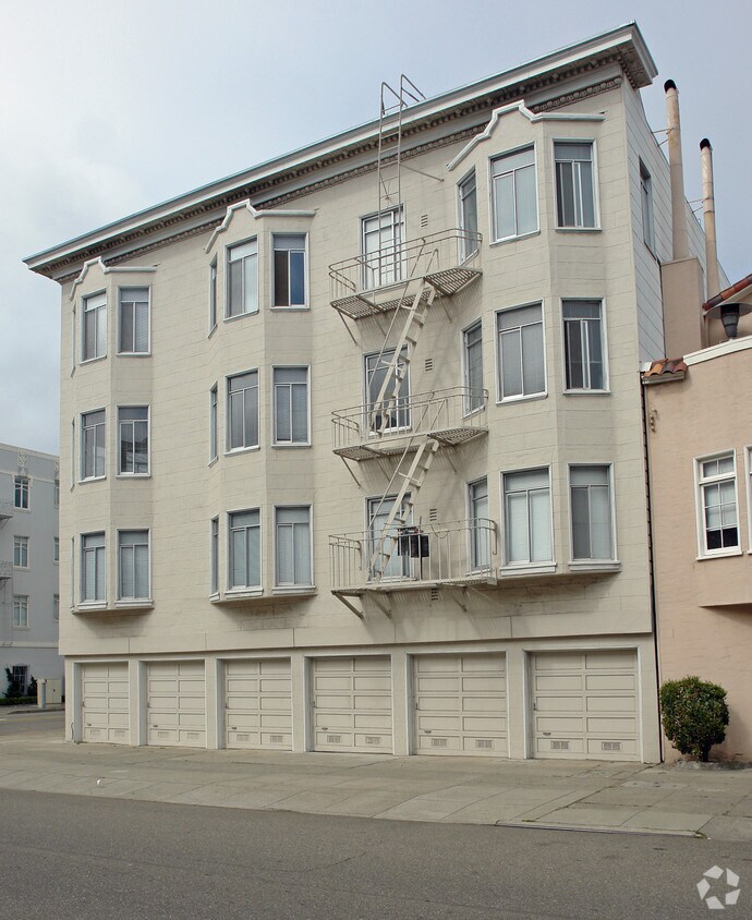 Building Photo - 2000 Beach St