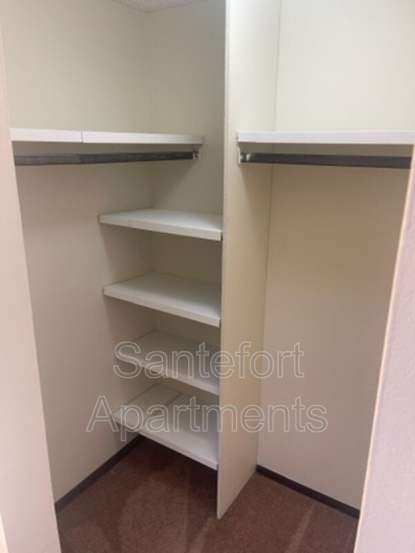 Foto del edificio - 5419 Haymeadow Ln