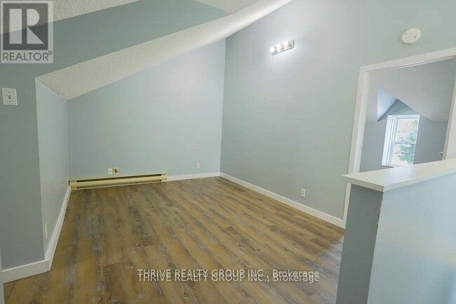 Building Photo - 211 Clarence St