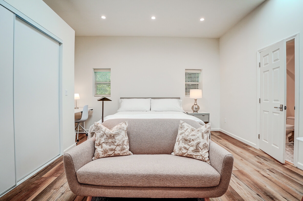 Foto principal - 506 N Sierra Dr