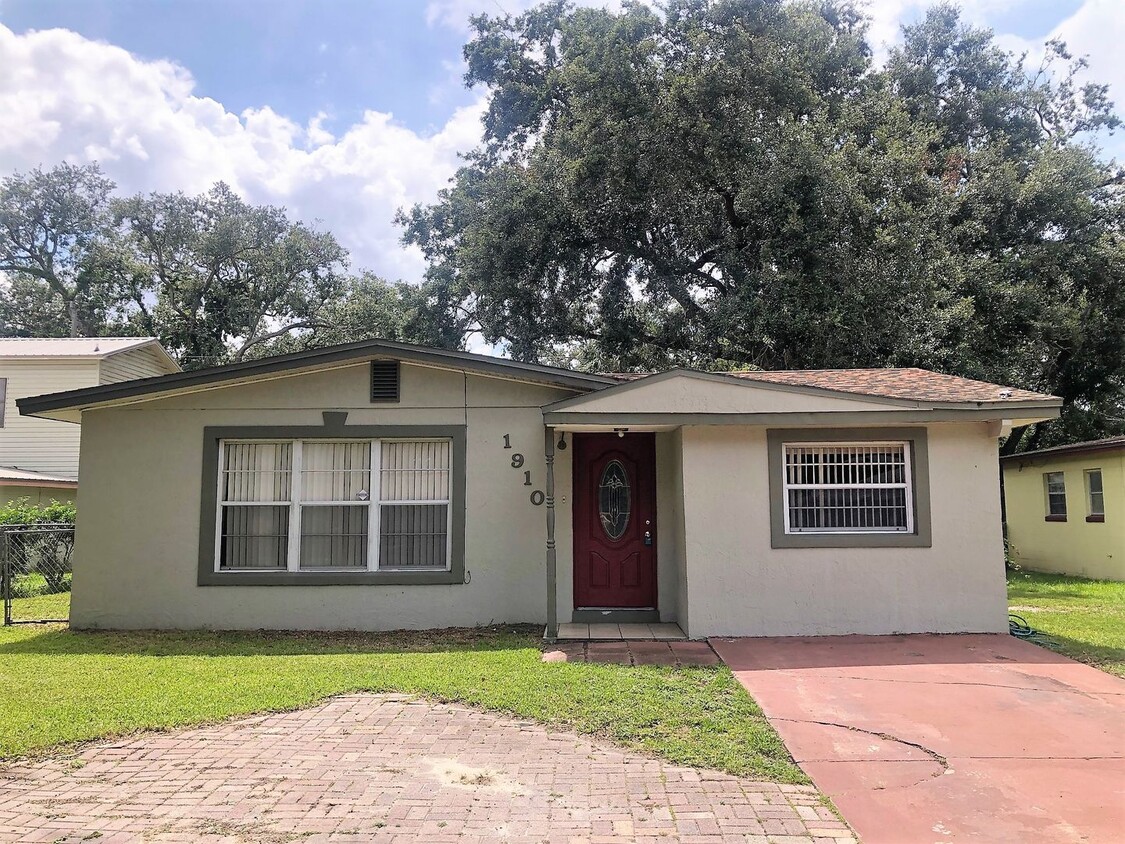 Primary Photo - Sanford 4 Bedroom Home with Fenced Yard!