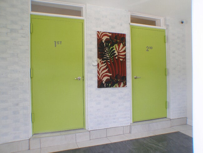 Photo - 550 E Washington Ln Apartment