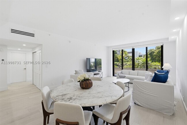 Foto del edificio - 251 Crandon Blvd